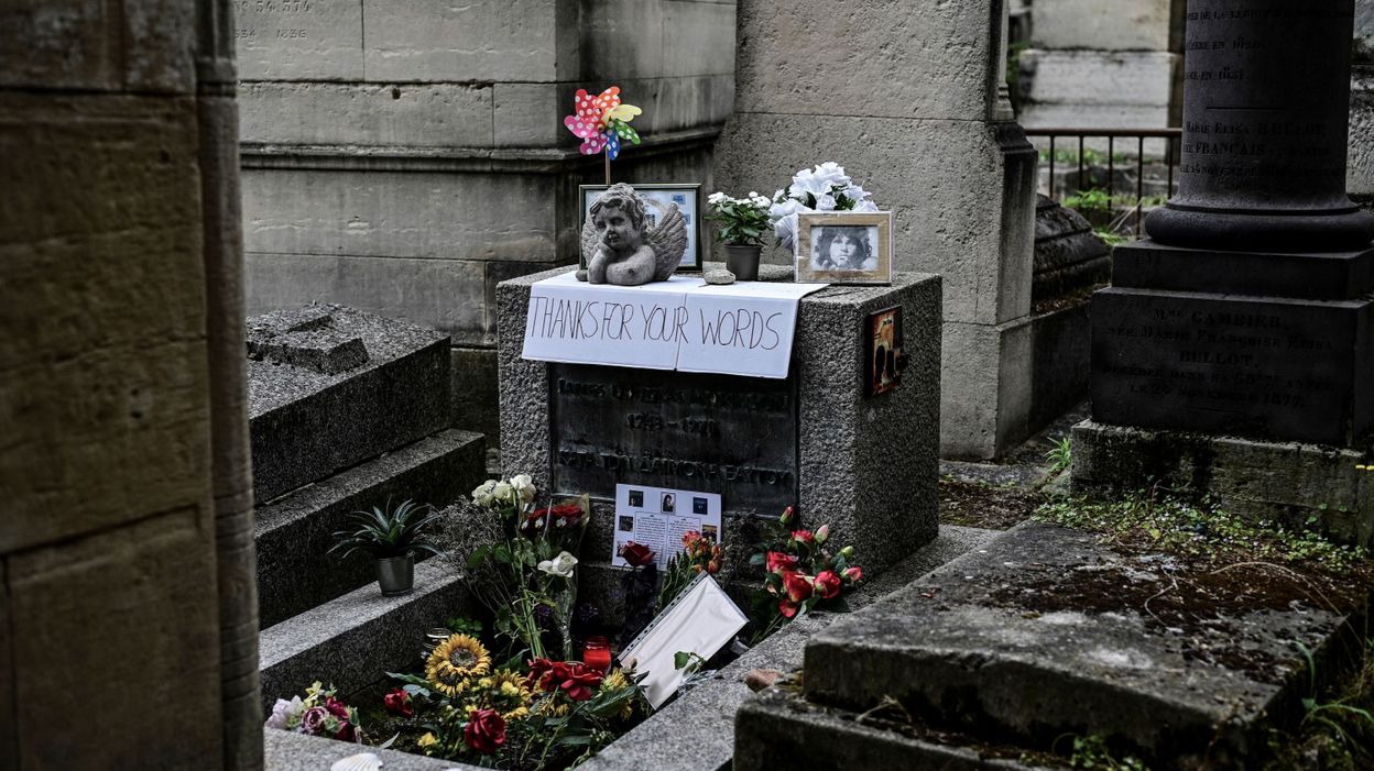 La Tombe De Jim Morrison Au P Re Lachaise Sous Haute Surveillance