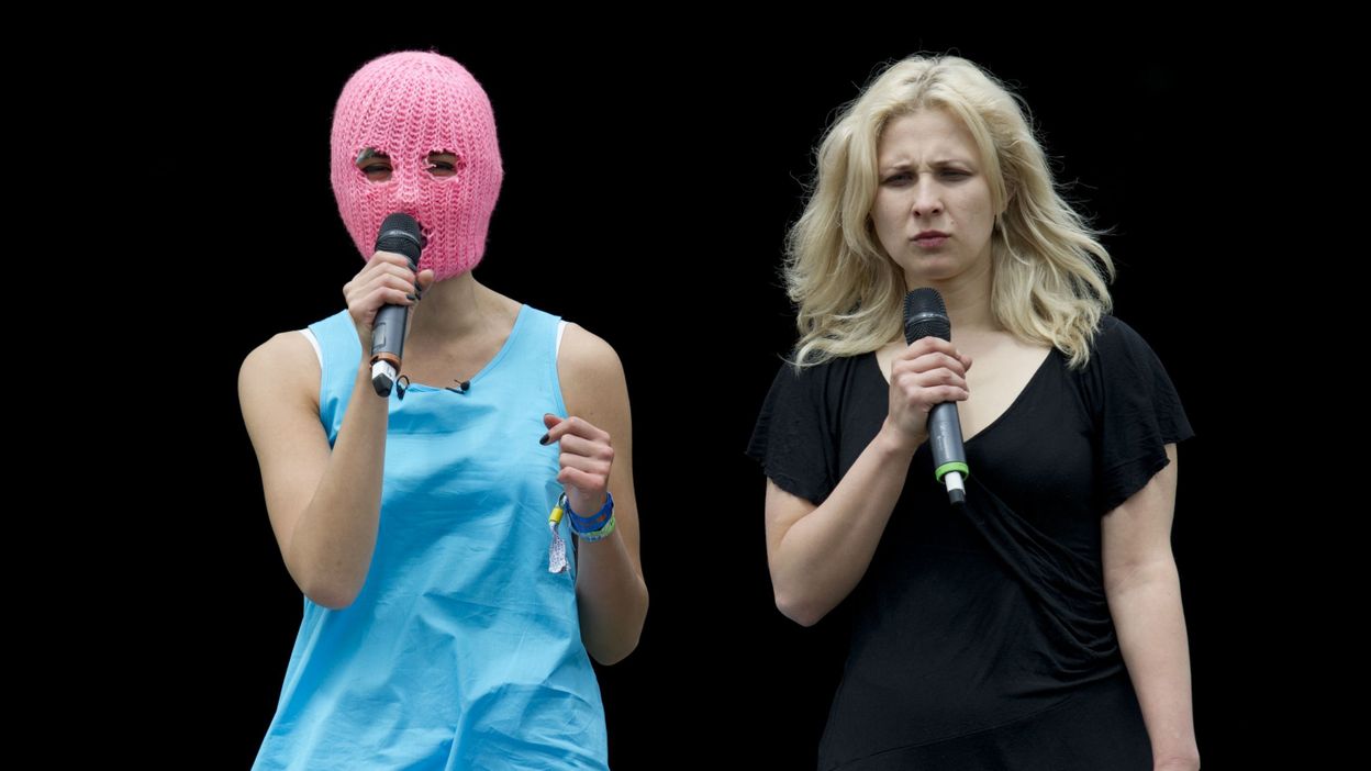 Russie Deux Ans De Camp Pour Les Trois Femmes Du Groupe Pussy Riot