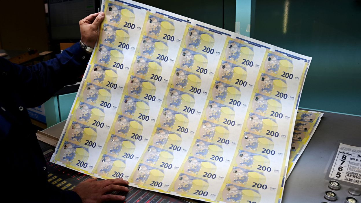 Les Nouveaux Billets De Euros Au Look Europe En Circulation Mardi