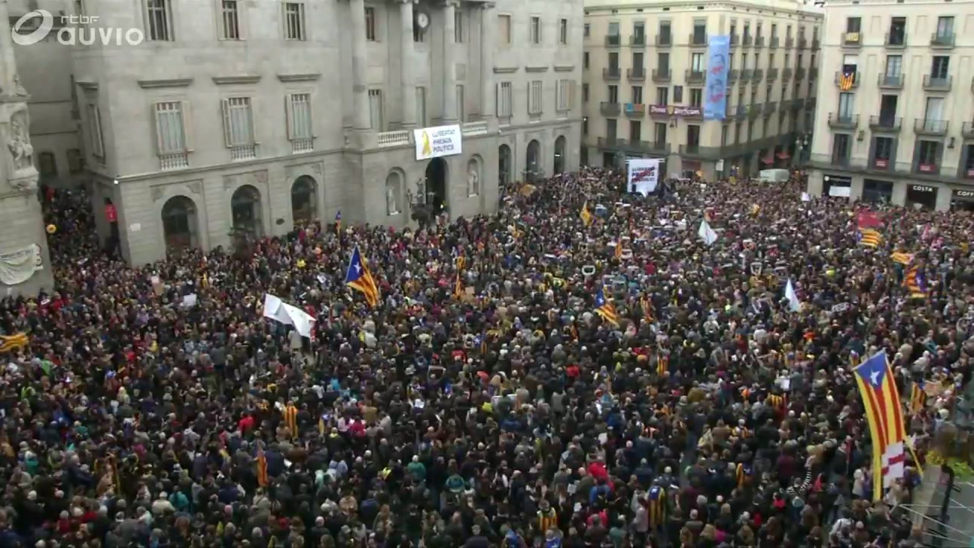 Barcelone des milliers de manifestants exigent la liberté des