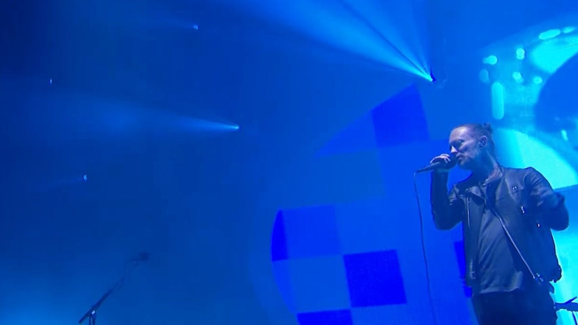 Intense Radiohead Joue Paranoid Android Idiotheque Et Nude