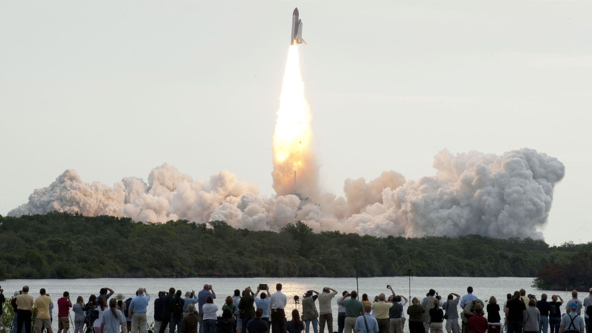 Endeavour la navette américaine s est envolée pour son dernier voyage