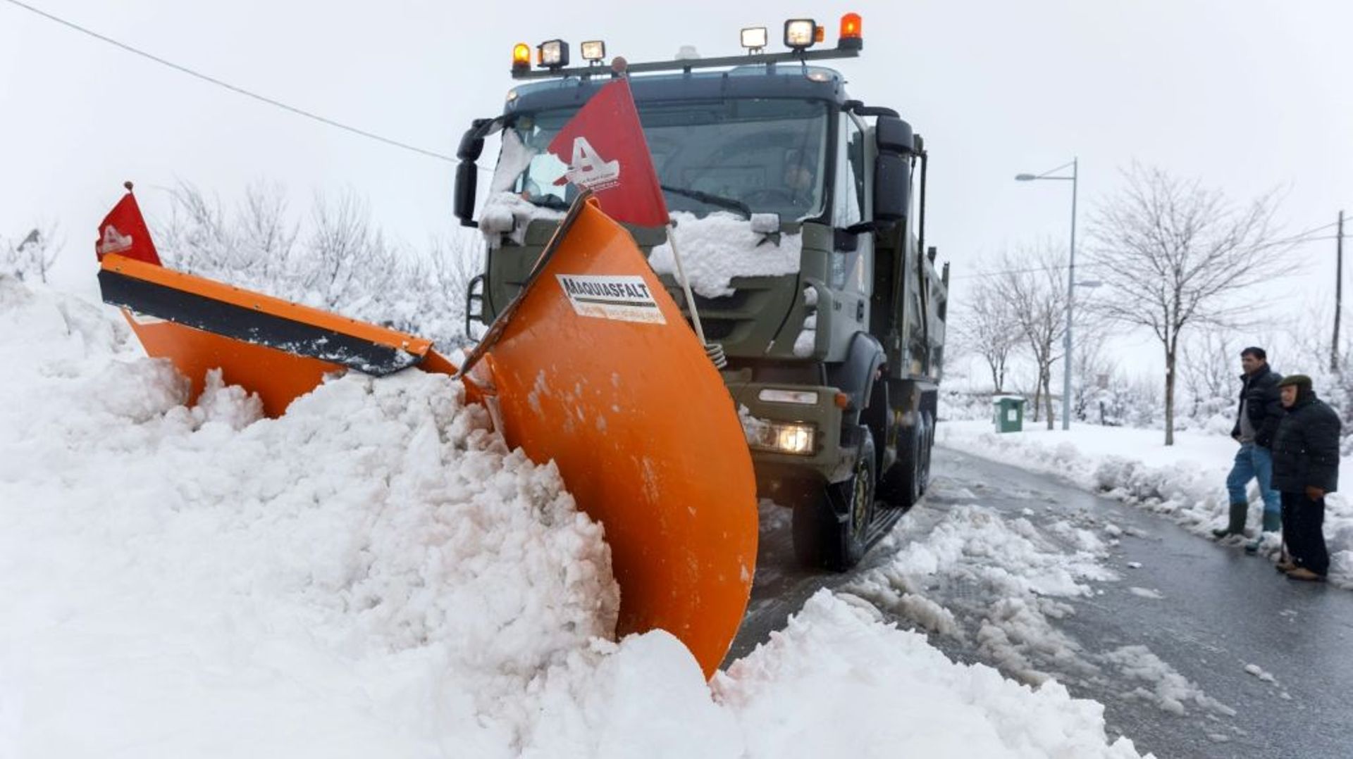 Espagne l armée au secours d automobilistes piégés par la neige RTBF