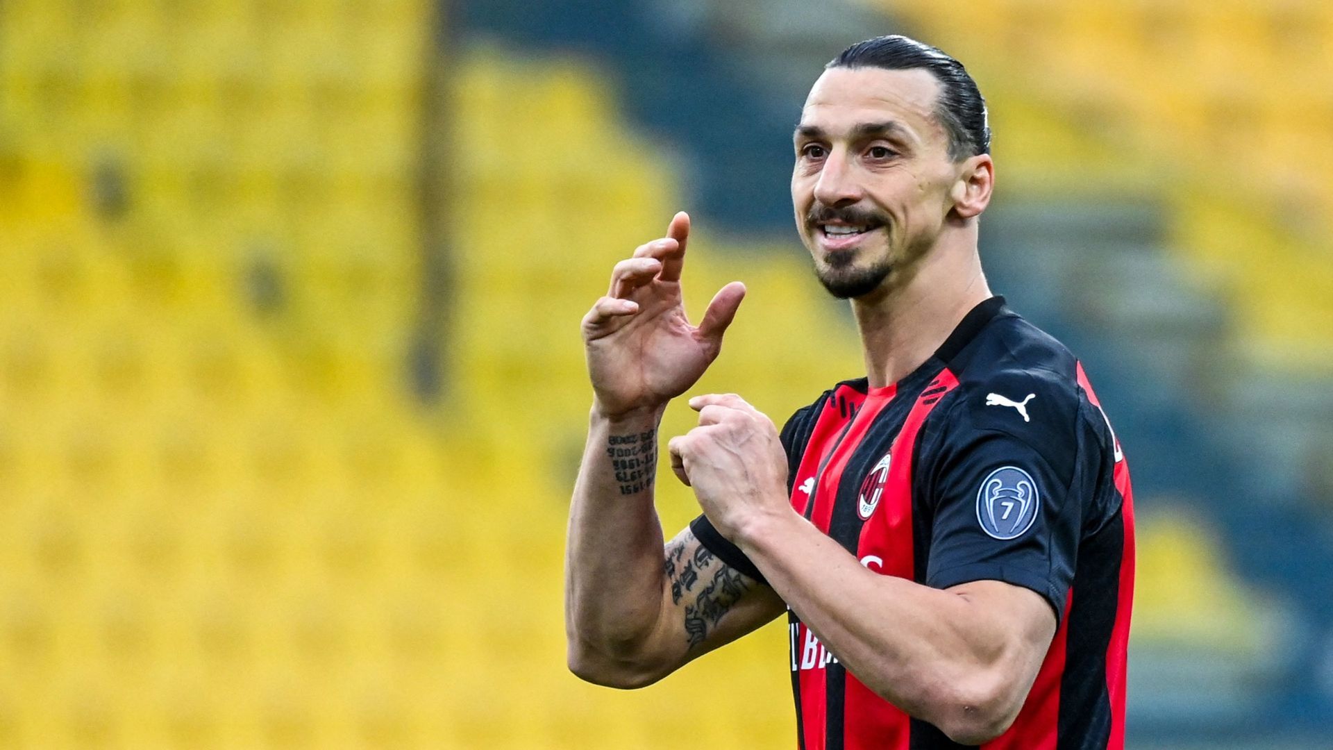 Ibrahimovic Rempile Pour Un An Au Milan Et Jouera Jusqu Ans Rtbf