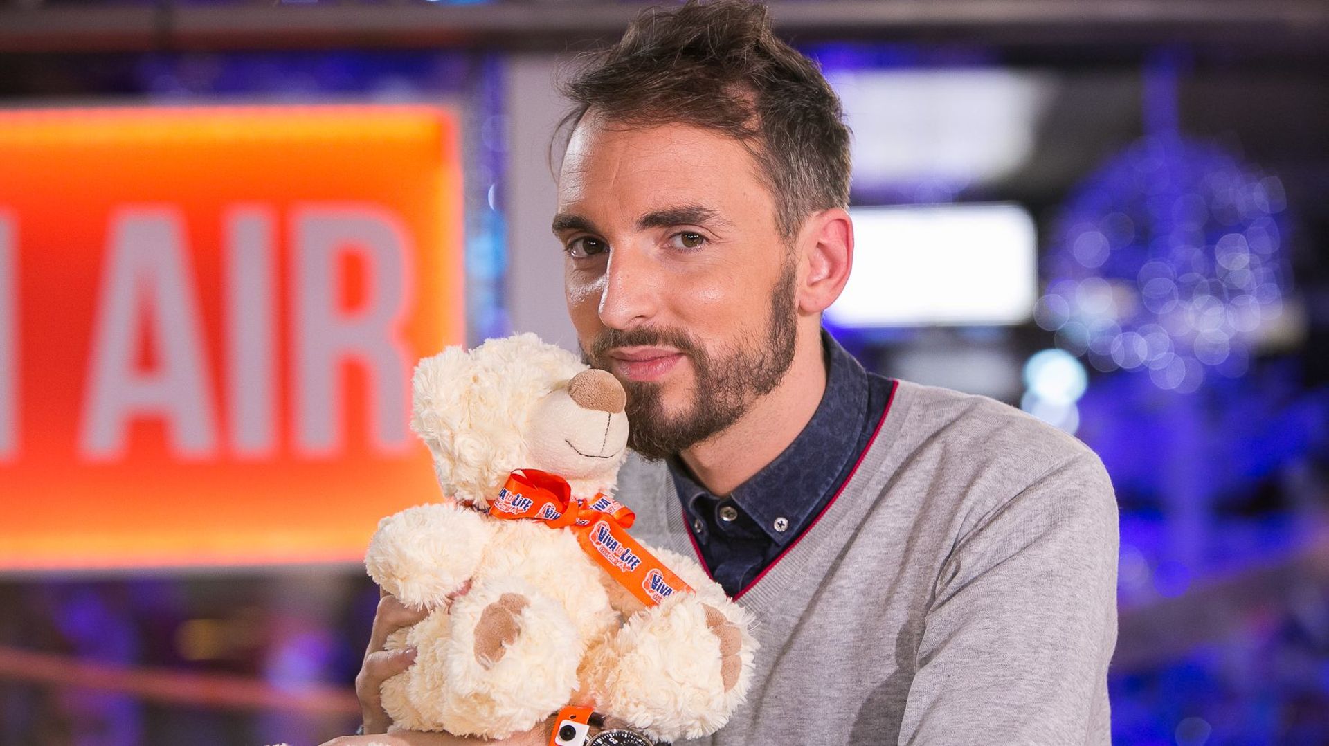 Christophe Willem blessé par les insultes ferme son compte Twitter