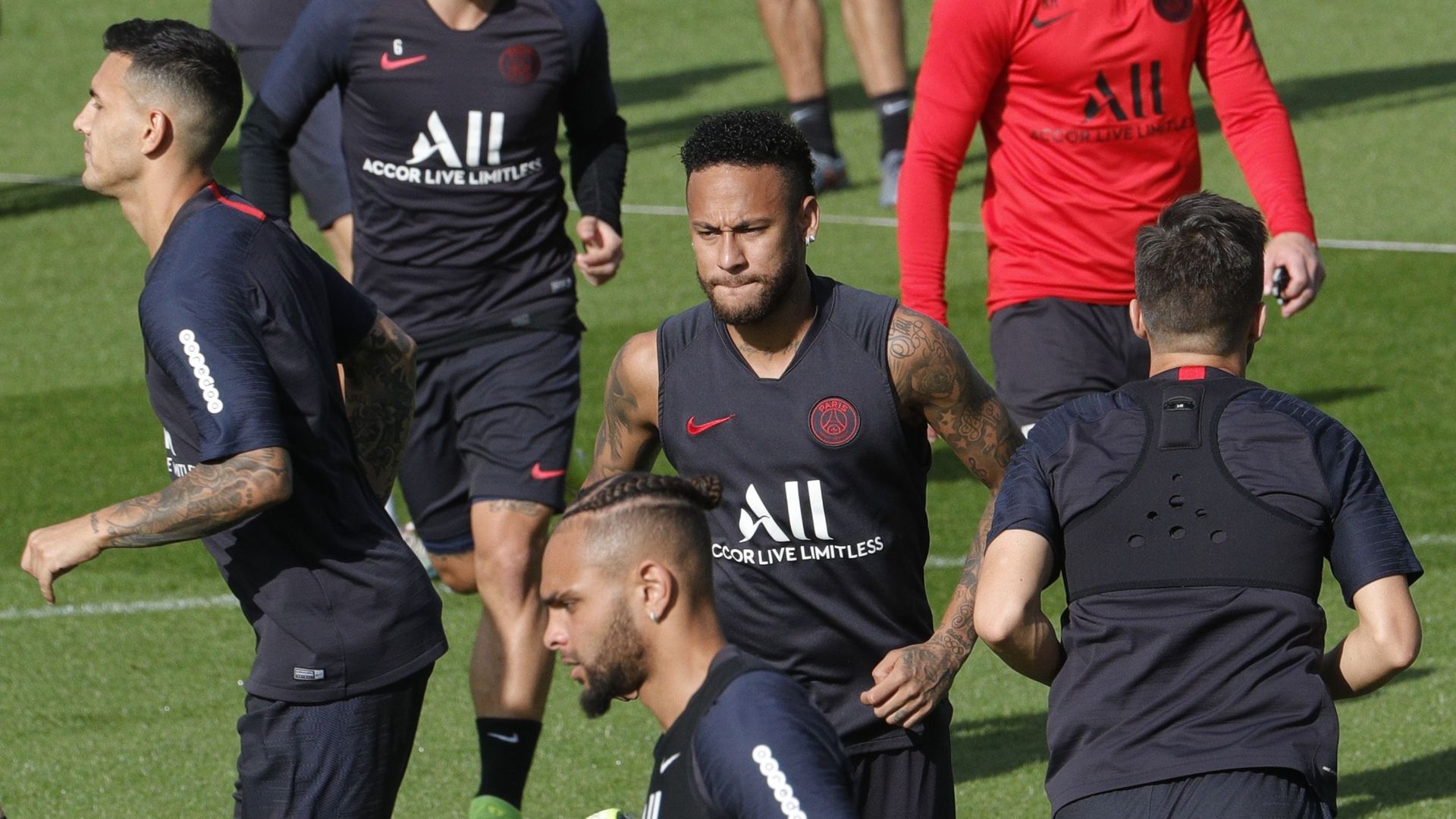 Les Ultras Du Psg Veulent Montrer Neymar Que Le Chemin De La