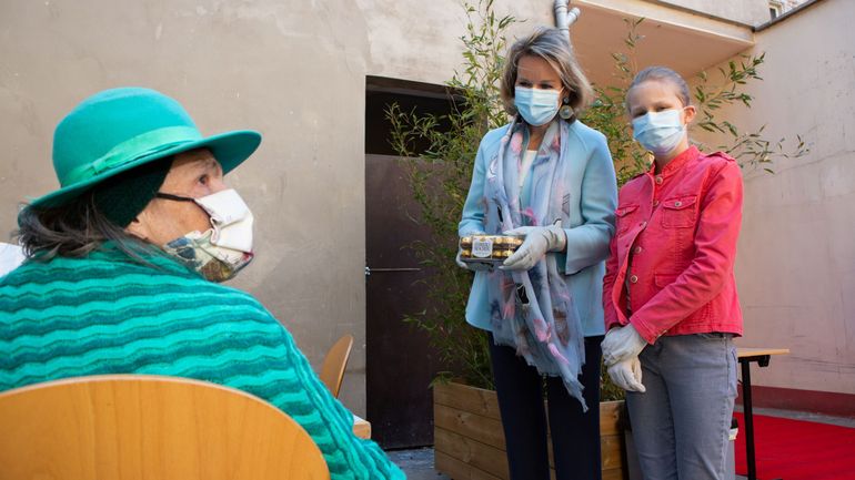 Coronavirus : La Reine Mathilde et la princesse Eléonore ont distribué des colis aux sans-abri bruxellois