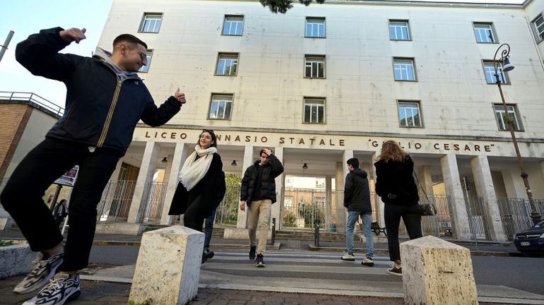 Covid-19: à Rome, le brossage de cours est autorisé