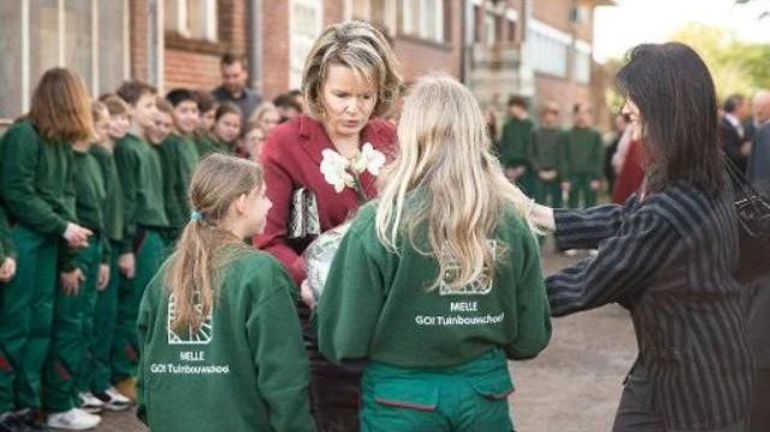 La reine Mathilde s'entretient de harcèlement avec des élèves