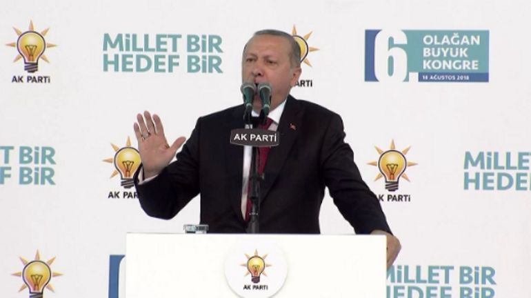 Turquie: Erdogan défie l'Amérique au congrès de son parti