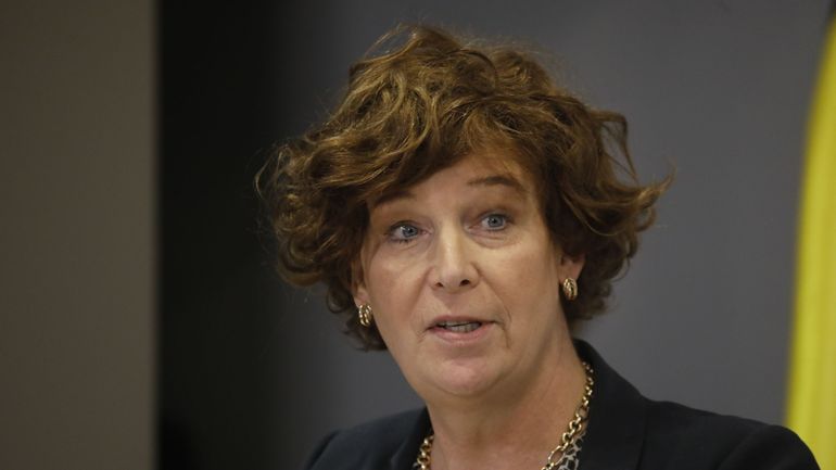 La ministre Petra De Sutter demande à bpost de revoir sa décision de ne pas livrer tous les colis