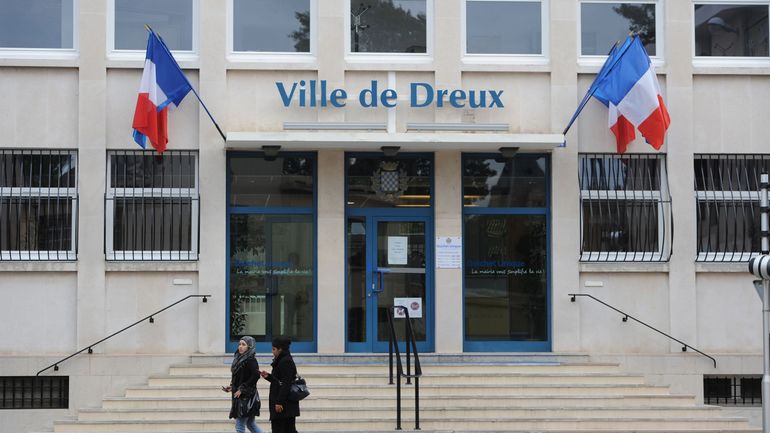 France: fusillade à la mairie de Dreux, une personne blessée, l'auteur des tirs se suicide