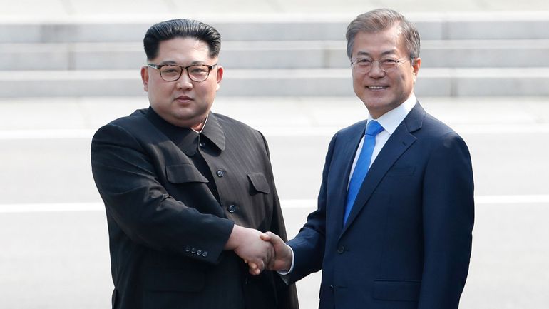 Rencontre historique cette nuit entre les dirigeants des deux Corées Kim Jong et Moon Jae-in (vidéo)