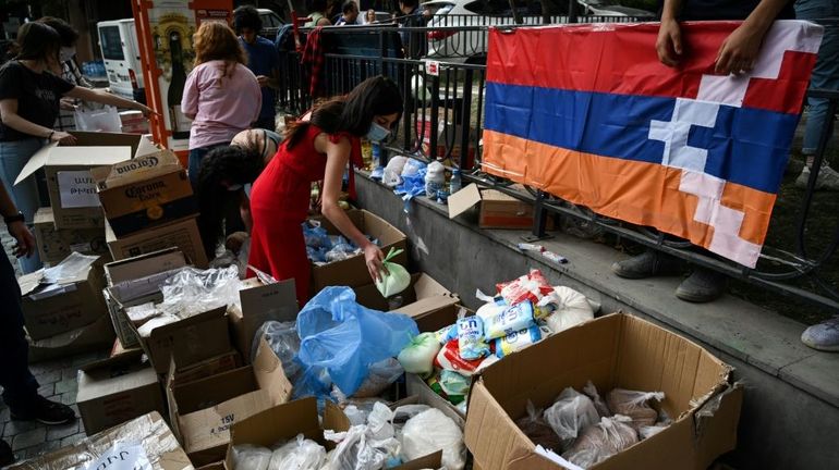 Nourriture, drapeaux et prières: l'aide s'organise pour le Karabakh