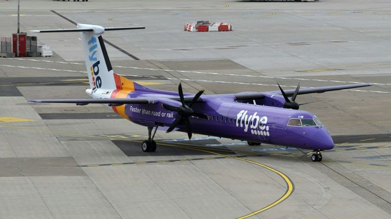 Aviation: Flybe discute d'un prêt avec le gouvernement et défend son sauvetage