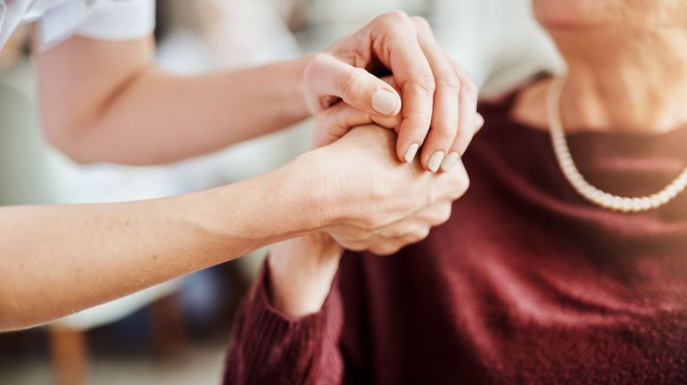 Covid-19 : les règles s'assouplissent dans les maisons de repos, au cas par cas