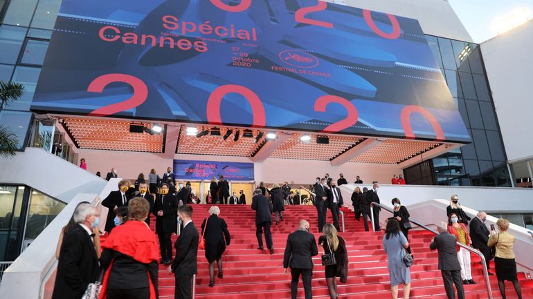 Tapis rouge et robes de soirée : l'édition symbolique du Festival de Cannes s'est ouverte