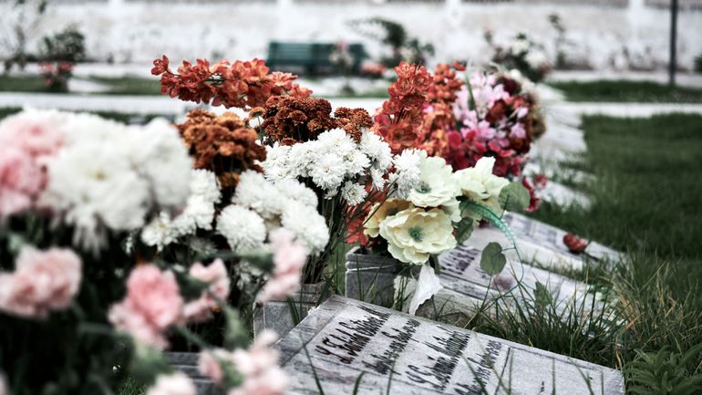 Une élue N-VA, passée au Vlaams Belang entre-temps, fleurit la tombe d'un soldat SS le 11 novembre