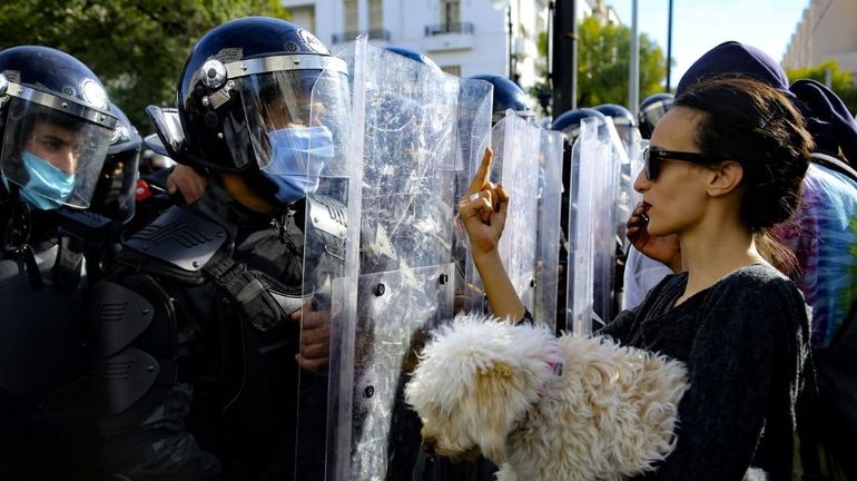 Tunisie : des centaines de manifestants contre 