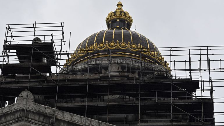 Bruxelles: le chantier est installé pour rénover les échafaudages de la façade du Palais de Justice