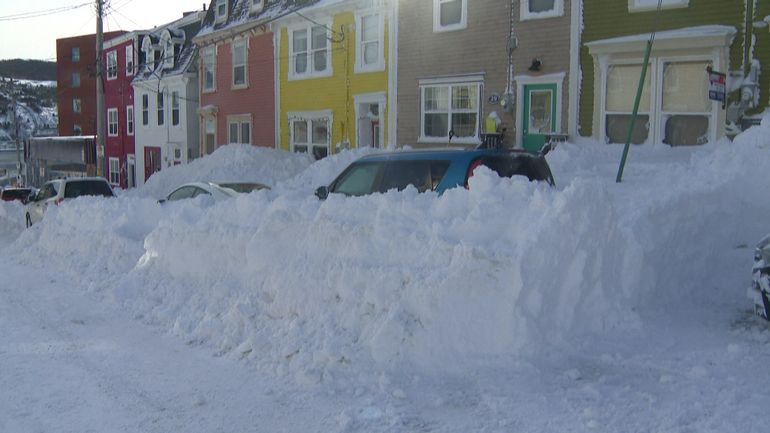 Canada: Terre Neuve croule toujours sous la neige, l'armée a été déployée