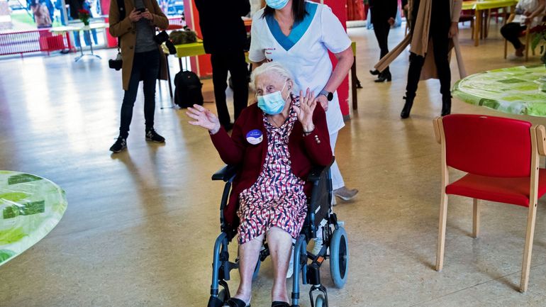 Mons: Josepha, 102 ans, première Wallonne à recevoir la deuxième dose du vaccin contre le coronavirus