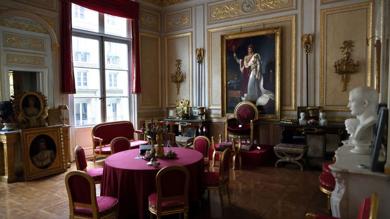 Dîners clandestins à Paris: perquisition au Palais Vivienne chez Pierre-Jean Chalençon