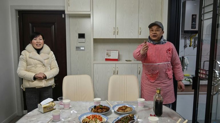 Sans leur fils et isolés par le coronavirus: réveillon morose à Wuhan