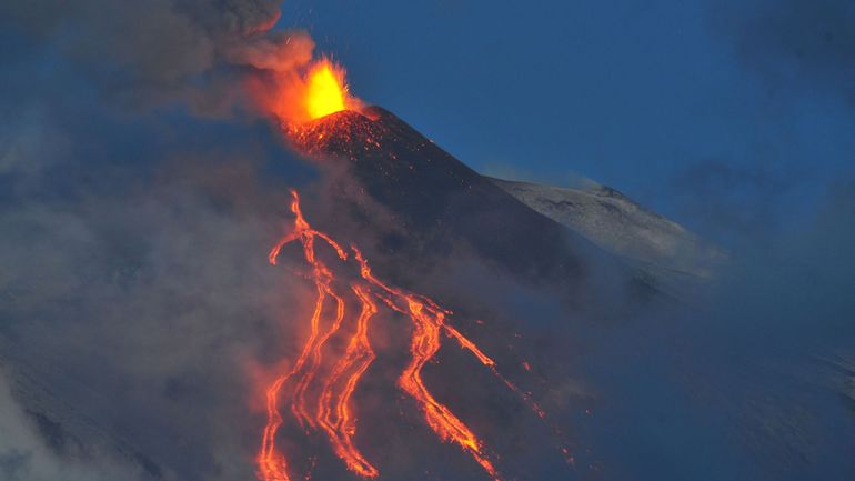 Sicile : une éruption de l'Etna provoque la fermeture de l'aéroport de Catane