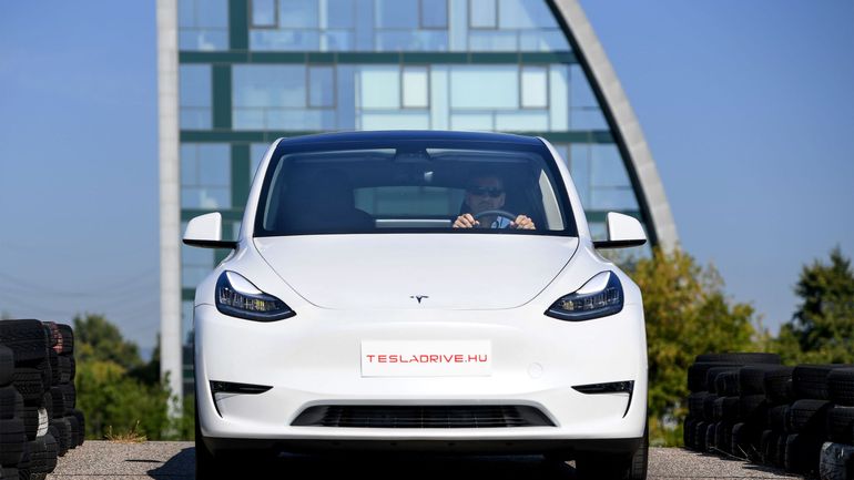 Une batterie moins chère et plus résistante? L'automobile suspendue aux lèvres de Tesla