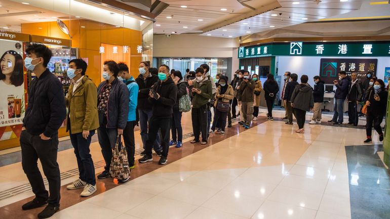 Coronavirus: les Chinois ayant des liens familiaux avec des étrangers sont autorisés à quitter Wuhan, foyer de l'épidémie