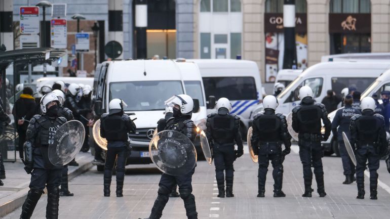 Ados arrêtés par la police lors de la manifestation contre la justice de classe à Bruxelles : une enquête est ouverte