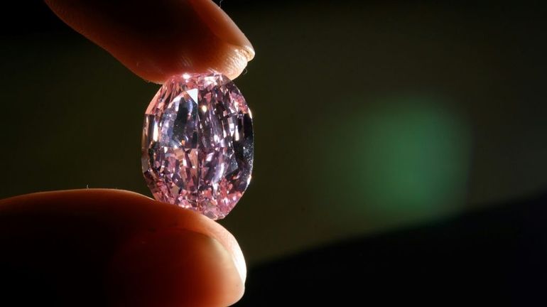 Un diamant rose russe parmi les plus rares du monde vendu pour 26,6 millions de dollars à Genève