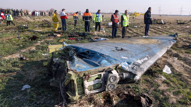 Crash à Téhéran: l'avion a disparu des radars sans envoyer de message, dit un rapport iranien