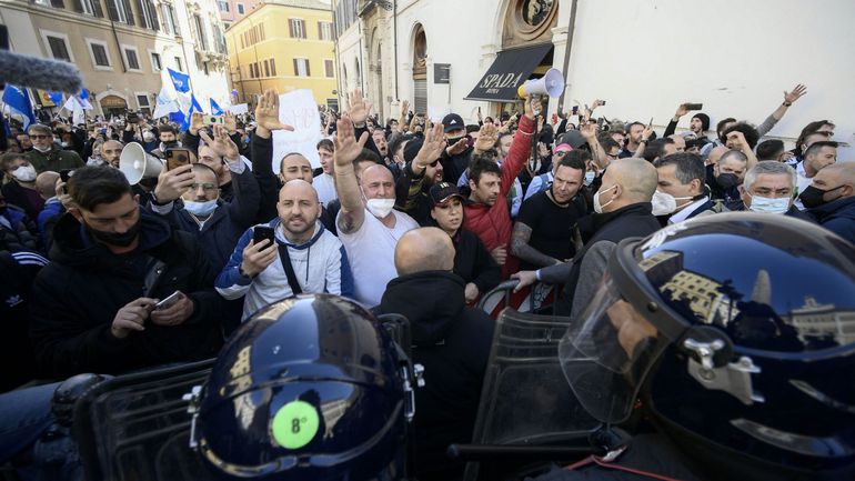 Coronavirus : un policier blessé lors d'une manifestation contre les mesures anti-Covid en Italie