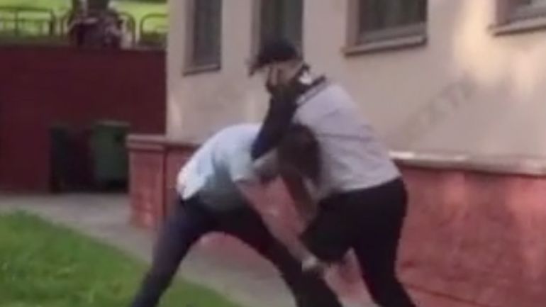 Biélorussie : des élèves de secondaire violemment arrêtés en face de leur lycée dans le cadre d'arrestations 