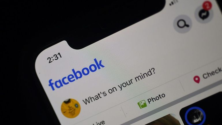 Facebook était en retard face aux interférences électorales, reconnaît Zuckerbeg