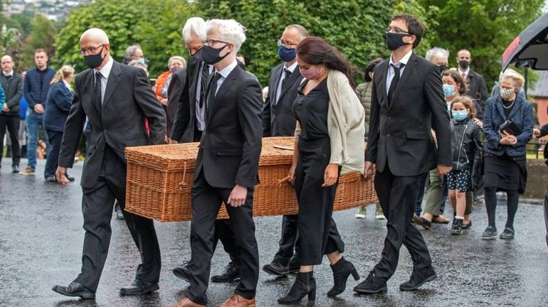 Les obsèques de John Hume, architecte de la paix en Irlande du Nord, célébrées à Londonderry