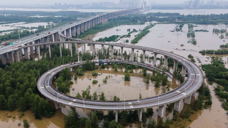 Inondations en Chine : le Yangtsé à des niveaux critiques en amont de Wuhan