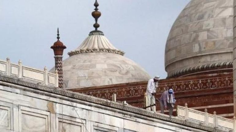 Inde : le Taj Mahal endommagé par de violents orages meurtriers