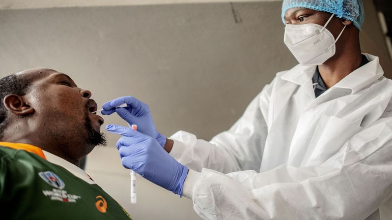 Coronavirus: une nouvelle variante détectée en Afrique du Sud