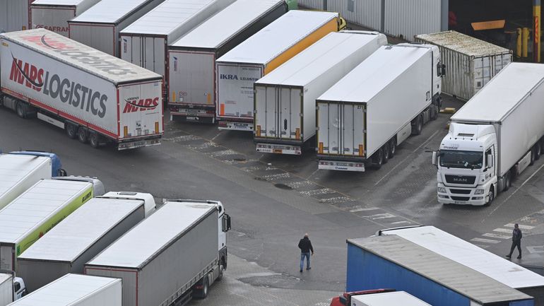 L'Union Européenne déplore le blocage par la France de camions venant du Royaume-Uni