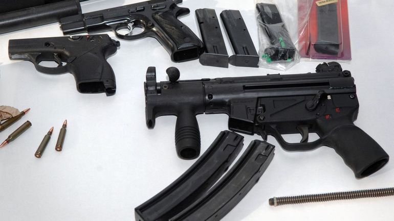 Enquête sur un trafic d'armes: un commissaire de police de Bruxelles-Ixelles interpellé