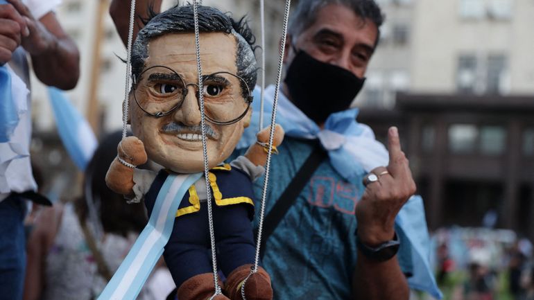 Argentine: des milliers de manifestants dans les rues suite au scandale des 