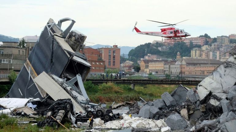 Gênes: deuxième nuit de recherches dans les décombres du viaduc