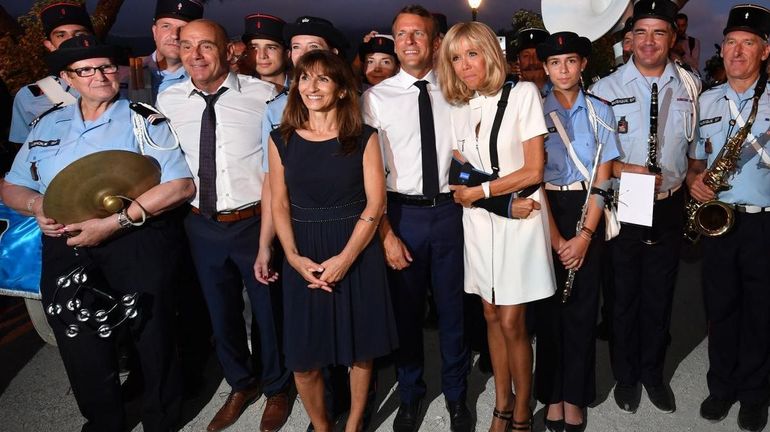 France: Pourquoi Brigitte Macron est-elle apparue le bras en écharpe ?