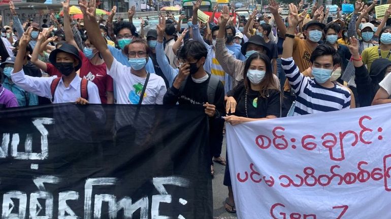Birmanie: une faction rebelle s'empare d'une base militaire, craintes de représailles