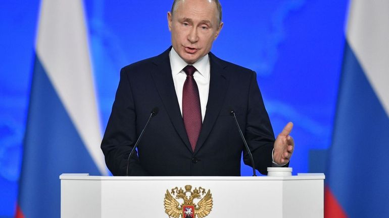 Poutine nomme son nouveau gouvernement: les poids lourds restent en poste