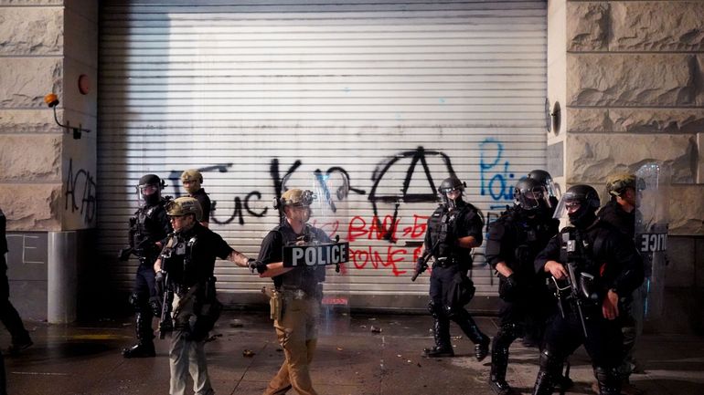 USA: les troupes fédérales se retirent partiellement de Portland, les manifestants ne cèdent pas