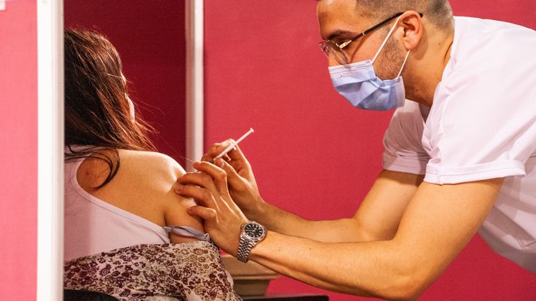 Coronavirus: les hôpitaux et centres de vaccination belges ont reçu plus de 851.000 vaccins